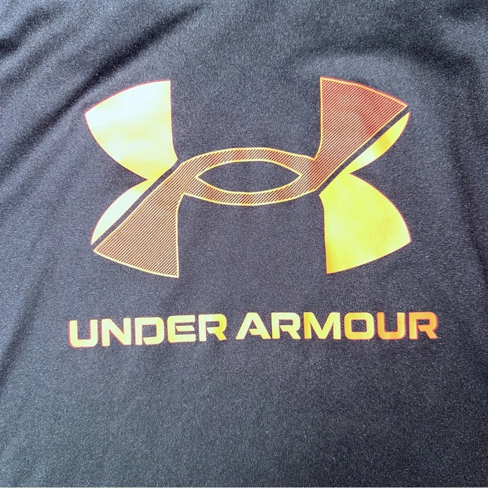 NWOT Youth XLarge Under Armour Pullover Hooded Athletic LS Shirt - Picture 3 of 5